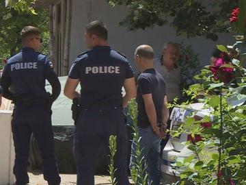 Домашен насилник нападна жена си с чук и газов пистолет в Русе, блъсна нарочно колата ѝ