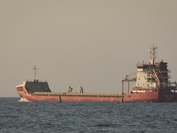 Руска ракета удари товарен кораб с пшеница в Черно море, съобщи Зеленски