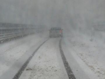 Североизточна България в плен на снега: Затвориха АМ "Тракия" край Бургас и училищата в 2 града