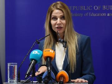 Въвеждат специалисти по личностно развитие и карта на ученика