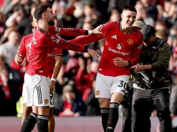 Шешко отново е вдъхновителят за Юнайтед, а Тотнъм продължава да пропада