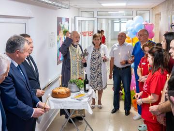 Откриха с водосвет новото Детско отделение на МБАЛ