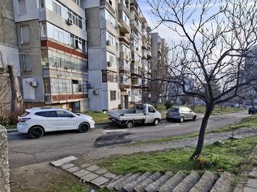 Забраняват паркирането в междублокови пространства през нощта за фирмени автомобили