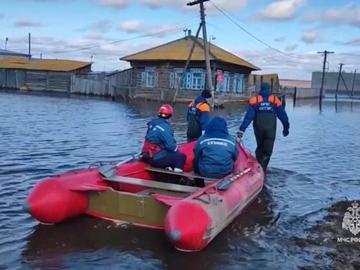 Потопът в Русия: Към Курган приближава 6-метрова вълна, евакуираха 13 000 души