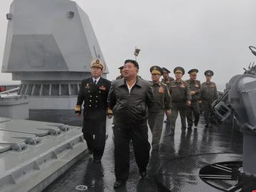 Ким Чен-ун: Военноморските сили на Северна Корея ще надминат въображението