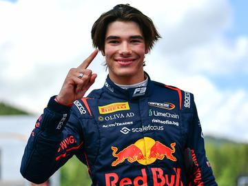 Никола Цолов завърши на 12-о място в състезанието в Абу Даби във Формула 2