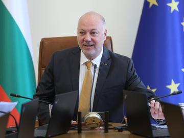 Желязков свиква извънреден Съвет по сигурността за "Лукойл Нефтохим"