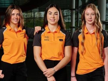 По стъпките на баща си: Дъщерята на Мика Хакинен вече е пилот на "Макларън"