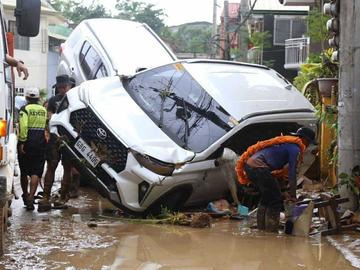 Извънредно положение на Филипините: Над 100 са вече жертвите на тайфуна "Калмаеги"