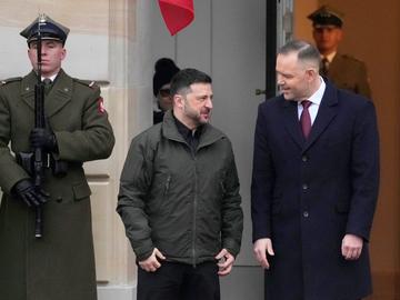 Навроцки лиши Зеленски от най-високото държавно отличие на Полша
