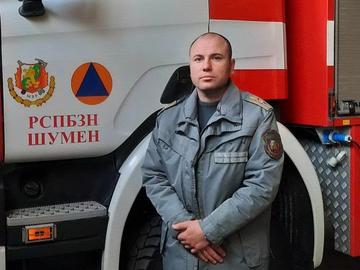 Премиерът Николай Денков награди с приза „Пожарникар на годината“ шуменския огнеборец Росен Борисов