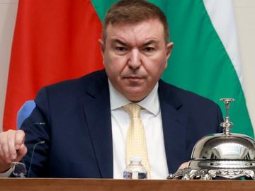 Костадин Ангелов не изключи възможността БЕХ да купи "Лукойл"