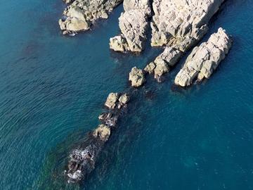 Узбекистанец и украинка скочиха от скали край Созопол. Той се удави, тя е в болница
