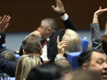 Парламентът ограничи окончателно избирателните секции в страни извън ЕС до 20