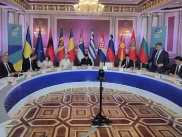 Външната министърка е подписала Киевската декларация за засилени санкции срещу Русия