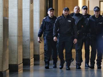 Защитен свидетел твърди, че е виждал Лъчезар Ставрев да взима пари от митнически пункт