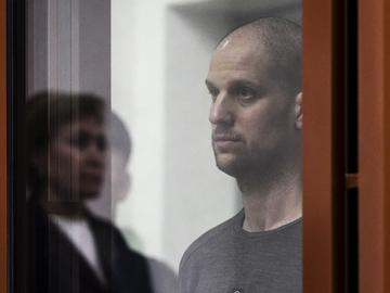 Руски съд даде 16-годишна присъда на обвинения в шпионаж американски журналист Еван Гершкович