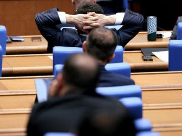 Извън заплатите: 52-рото Народно събрание запазва всички депутатски привилегии