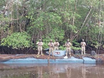 Еквадорската армия откри 35-метрова наркоподводница в резерват