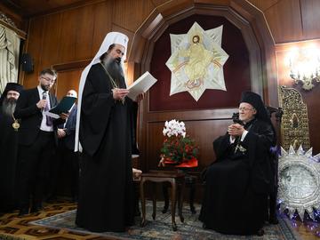 Патриарх Даниил възглави молебен в Истанбул, връчи орден на патриарх Вартоломей