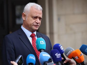 Емил Дечев: Камионът, блокирал тунел "Витиня", е собственост на партиен активист