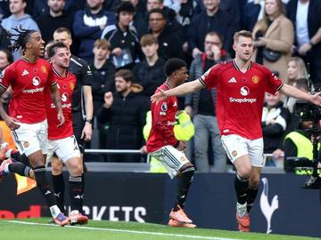 Манчестър Юнайтед огорчи феновете на Тотнъм в паметен мач