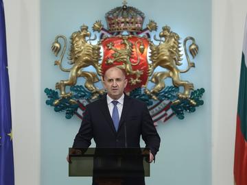 Румен Радев внася в парламента предложение за референдум за еврото