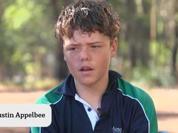 13-годишно момче плува с часове, за да спаси майка си, брат си и сестра си