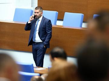ПП дава Слави Василев на КОНПИ заради петролна фирма на баща му