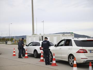 Задържаха българин в Австрия, превозвал нелегално сирийци в "нечовешки условия"