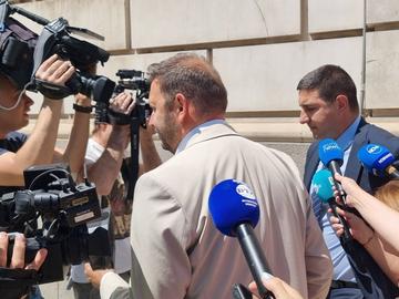Трима задържани след обиска в Столична община, сред тях е зам.-кметът Барбутов