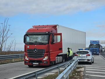 Камион се вряза в опашката от тирове на "Капитан Андреево", шофьорът загина