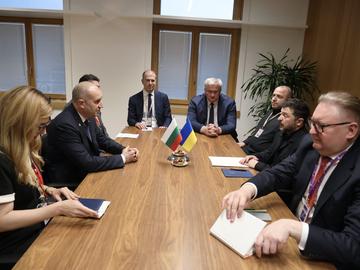 Радев се срещна със Зеленски в Брюксел по негова инициатива