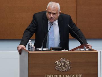 Свикват парламента на 1 април, ще изслушват Дечев за нови уволнения в МВР по "Петрохан"