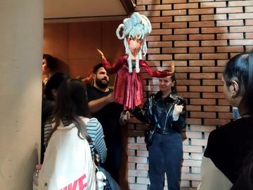 Ученици надникнаха зад кулисите на шуменския театър по повод Деня на народните будители