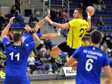 Хандбалният „Шумен 61“ взе дербито на кръга в А група срещу „Спартак“ Варна