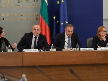 Бизнес и синдикати са против отпадането на почивните понеделници