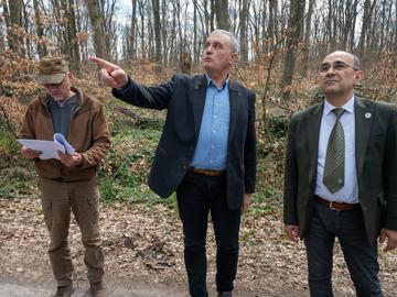 Пред журналисти днес говориха днес директорите на Североизточното държавно предприятие инж. Цветелин Миланов и на РДГ-Шумен инж. Емил Гелов /вдясно/