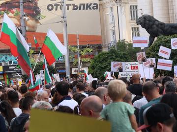 Хиляди протестират в София и Варна в защита на Благомир Коцев