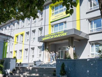 Паралелката в 1. клас в Третото остава, срещу директора започва проверка