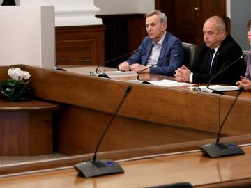 Показаха какви ще са еднаквите паравани вместо "тъмните стаички" за изборите