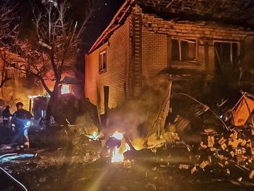 Над 300 дрона и 8 ракети полетяха към Украйна посред нощ, ответна атака затвори 3 руски летища