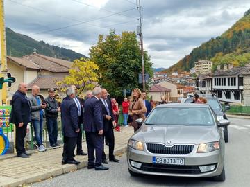 Президентите на България и Унгария разговарят на 4 очи, Радев пак е с колата на съпругата си