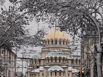 От сряда започва застудяване, ще вали дъжд и сняг