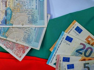 Близо 60 процента от левовете вече са изтеглени от обращение