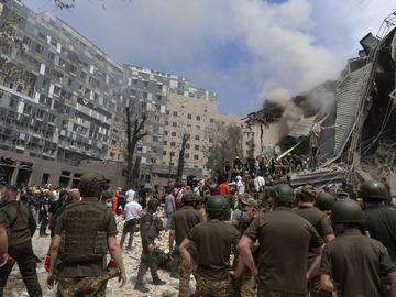 Украинският президент Зеленски обяви, че ще има ответни действия след руския удар, причинил смъртта на 29 души