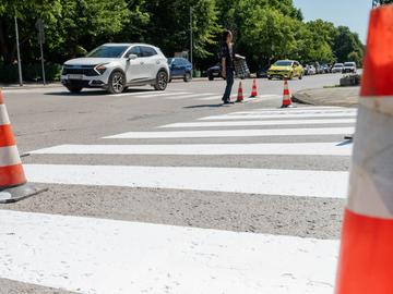 Подновяват гаранционно пешеходни пътеки в Шумен