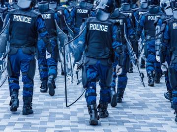 Париж мобилизира 70 000 полицаи и се готви за нови мащабни протести