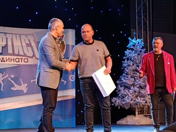 Наградата на ректора на Шуменския университет „Епископ Константин Преславски“ получи мъжкият хандбален отбор „Шумен 61“.