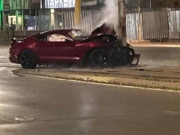 Спортен автомобил се разби на бул. "Ситняково" в столицата